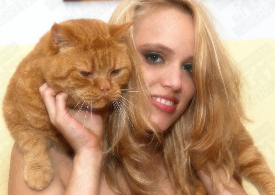 KRISSSY & SIMBA photographed by J O HAUG (c) 21-10-2012. All rights reserved.